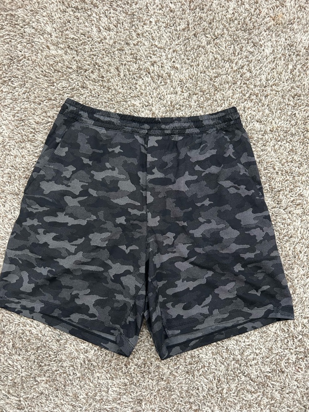 Lululemon Mens Shorts 7” Inseam Large Camouflage Pattern Unlined Black